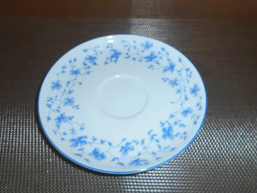 Rosenthal Suppenteller Form 1382 Blaublüten, 23 cm - Eleganter Porzellanteller in Blau-Weiß mit Blaublüten-Design, ideal für stilvolle Suppenpräsentation und besondere Anlässe.