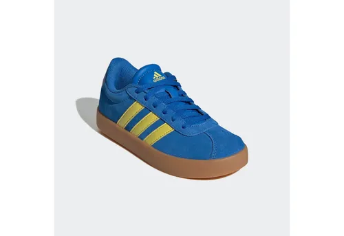 adidas VL Court 3.0 Kinder Sneaker - Sneaker aus Wildleder mit gepolsterter Zwischensohle, ideal für Komfort und Style. Mindestens 20% recycelte Materialien für umweltbewusste Kids.