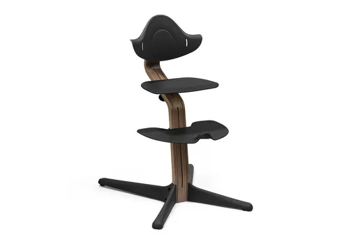 Stokke Hochstuhl Nomi® - Aktiv Sitzen für Alle Altersgruppen - Hochstuhl, ideal von der Geburt bis 150 kg. Stufenlos anpassbar, fördert interaktive Mahlzeiten und passt sich den Bedürfnissen jedes Alters an.