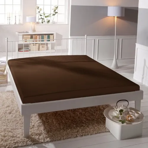 fleuresse Comfort Spannbettlaken 150 x 200, Dunkelbraun - Spannbettlaken aus 96% Baumwolle und 4% Elasthan, atmungsaktiv und hautsympathisch. Perfekte Passform mit Rundumgummi, ideal für Matratzen bis 26 cm Höhe. Pflegeleicht und knitterfrei für einen erholsamen Schlaf.