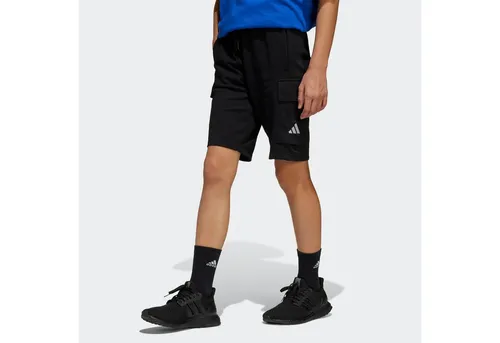 ADIDAS Kinder Shorts Essentials Kids - Shorts aus weichem French-Terry-Material, ideal für Freizeit und Entspannung. Mit zahlreichen Taschen und aus mindestens 70% recycelten Materialien gefertigt.