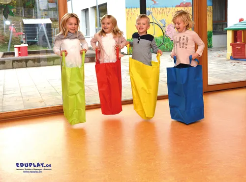 EDUPLAY 170075 Hüpfsack, 4er Set, mehrfarbig - Outdoor-Spielzeug für Kinder, ideal zum Sackhüpfen und zur Förderung von Koordination und Muskelstärkung. Farbenfrohes Set in Rot, Blau, Grün und Gelb, perfekt für Spiel und Spaß im Freien.