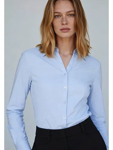 Businessbluse von MORE & MORE - Elegante Businessbluse mit offenem Hemdblusenkragen, gefertigt aus einer bequemen Baumwoll-Mischung für optimalen Tragekomfort im Büro.