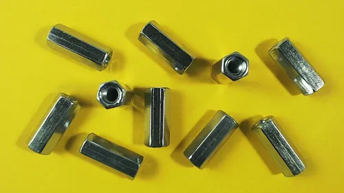 10X Verbindungsmuttern Langmuttern Distanzbolzen Muffen Sechskant 6 x 25 SW10