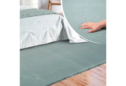 Fellteppich Loft, Blau, rechteckig, 80x150 cm – stilvolles Interior-Element - Der blaue Fellteppich Loft (80 x 150 cm) bringt Eleganz in Ihr Zuhause. Mit einer Höhe von 15 mm und aus 100 % Polyester gefertigt, eignet er sich perfekt für den Innenbereich und ist waschbar. Ideal für Fußbodenheizungen!