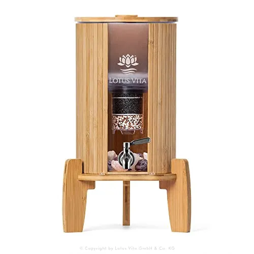 Lotus Vita Wasserfilter Glas-Wasserspender Kendra 9L - Filter für 3-8 Personen mit neuem Keramikfilter und Borsilikatglas für optimale Wasserqualität und Schadstoffreduktion. Ideal für frisches Trinkwasser ohne Stromanschluss.
