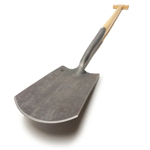 Krumpholz Gärtnerspaten - Englische Form mit Eschen-T-Stiel - Hochwertiger Spaten aus einem Stück Stahl, ideal für präzises Arbeiten im Garten, Länge 80 cm.