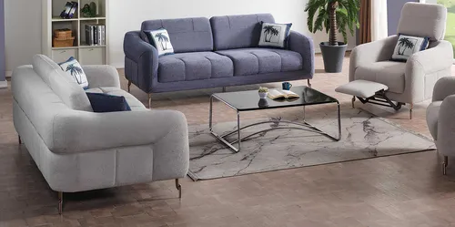 Grau-Blaue Designer Sofagarnitur – Edle Polster für Ihr Wohnzimmer - Stilvolle Polstergarnitur in Blau, ideal für modernes Wohnen. Mit 3 Sitzplätzen und hochwertigem Stoff bietet sie Komfort und Eleganz. Maße: 2x 3-Sitzer 210 x 102 x 108 cm, Sessel 136 x 85 x 108 cm.