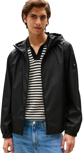 Tommy Hilfiger Herren Übergangsjacke mit Kapuze, Schwarz (Black), L - Vielseitige Übergangsjacke aus 100% recyceltem Polyester. Ideal für den Alltag und besondere Anlässe, bietet sie optimalen Tragekomfort und schützt vor Wind. Zeitloses Design mit zwei praktischen Taschen.