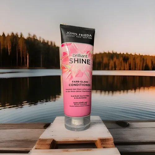 John Frieda Brilliant Shine Farb-Glanz Conditioner 250 ml in pink von John Frieda