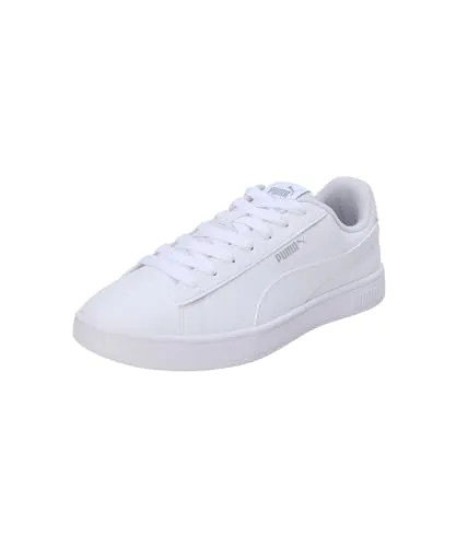 PUMA Rebound V6 Mid Advanced Comfort Plus - Sneaker in Weiß - Der PUMA Rebound V6 Mid Sneaker kombiniert klassisches Basketball-Design mit modernem Komfort. Die mittelhohe Silhouette bietet Halt und die flexible Gummi-Sohle sorgt für sicheren Grip. Ideal für Freizeit und sportliche Outfits.