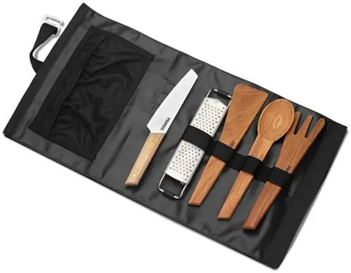 Primus Campfire Prep Set - Camping Kochutensilien - Praktisches Campfire Prep Set in Braun, ideal für Outdoor-Köche. Enthält vielseitige Utensilien für das Zubereiten von Speisen beim Camping.
