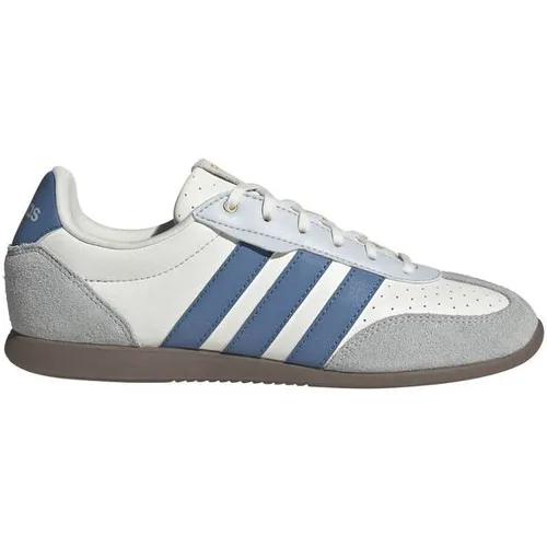 adidas Damen BARREDA LO Schuhe – core White/Dusky Ink/GUM5, 40 2/3 EU - Stylische Damen Sneakers mit regulärer Passform und schnürbarem Design. Das Synthetik-Obermaterial und die Gummiaußensohle sorgen für Komfort und Langlebigkeit im Alltag.