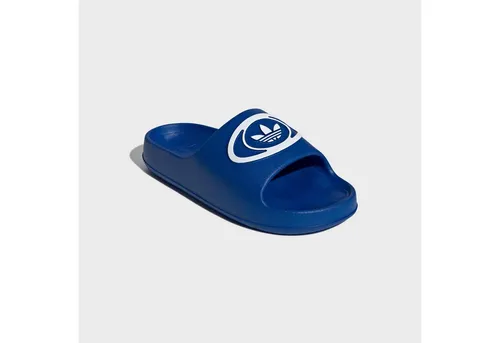 adidas Originals ADILETTE 00S BADESCHLAPPEN – Kultige Badesandale - Die ADILETTE 00S Badeschlappen kombinieren Retro-Design mit modernem Komfort. Ideal für entspannte Tage, bieten sie eine weiche Schaumstoffmischung und cooles Trefoil Branding für einen lässigen Look.