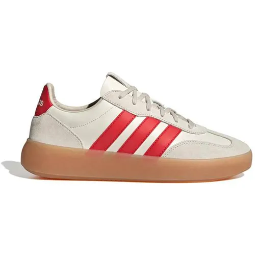 ADIDAS Herren Freizeitschuhe Barreda Decode - Stylische Freizeitschuhe mit modernem T-förmigen Zehenbereich und Gummi-Cupsohle für optimalen Komfort. Hochwertiges Leder und Wildlederdetails sorgen für einen eleganten Look, ideal für den Alltag und besondere Anlässe.