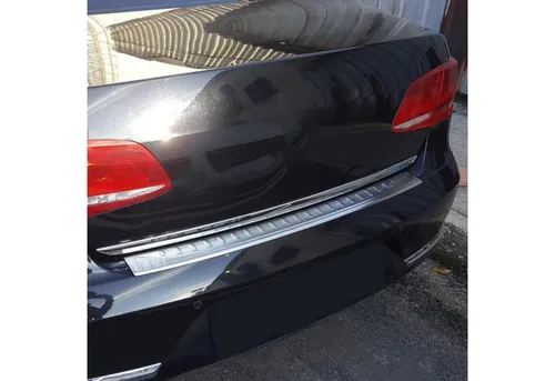 OMAC Ladekantenschutz für VW Passat B8.5 (2019-2023) - Abdeckblenden, aus rostfreiem Edelstahl für langanhaltenden Schutz, einfache Installation in Minuten ohne Bohren, schützt vor Kratzern und verleiht Ihrem Fahrzeug ein elegantes Aussehen.