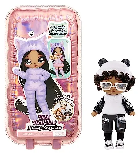 Na! Na! Na! Surprise Fuzzy Surprise Serie 1 - PETER PANDA - 18 cm posierbare Modepuppe - Panda-inspiriert mit beflocktem Körper, Mütze, Brille, Outfit und Schuhen - Spielzeug für Kinder ab 4 Jahren