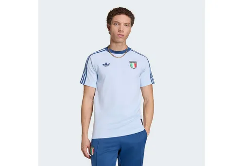 ADIDAS Herren Fanshirt Italien Originals - Erlebe den Fußball-Style mit dem Italien Originals T-Shirt von ADIDAS. Modern geschnitten und aus hochwertigem Single Jersey, vereint es Komfort und Sportlichkeit – perfekt für jeden Fan!