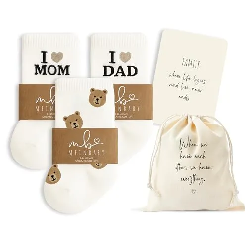 MeinBaby123® Geschenkset zur Geburt – Baby Socke I love Mom & Dad (3er Set) - [Geschenk zur Geburt & Babyparty] Liebevoll gestaltetes Set mit weichen Babysocken aus Bio-Baumwolle, ideal für Neugeborene. Perfekt verpackt für Eltern – bereit zum Verschenken und Freude schenken!