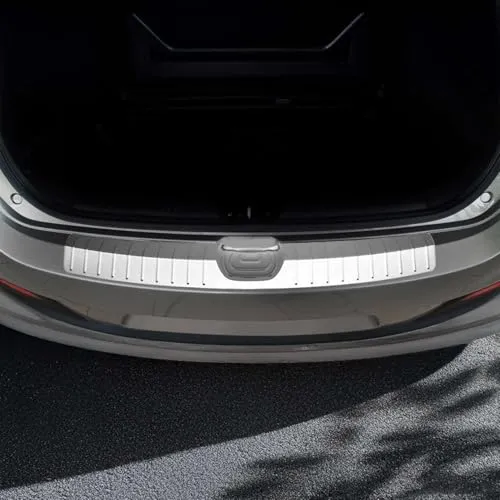 OMAC Ladekantenschutz 4014093 - Edelstahl Ladekantenschutz in Chrom, aufklebbar für einfachen Einbau; schützt den Kofferraum und verleiht Ihrem Auto einen eleganten Look.