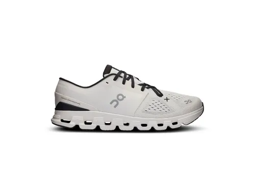 ON Herren Workoutschuhe Cloud X 4 - Laufschuhe für HIIT-Training, extrem flexibel und sorgt für ein angenehmes Workout-Gefühl, als wäre man beim Spaziergang.