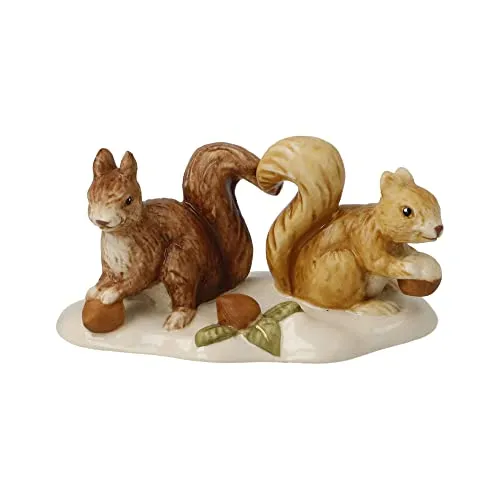 Goebel Figur Eichhörnchen auf Futtersuche - Winterwald Weihnachten - Nussknacker Figur, detailverliebt und ideal als Geschenk, kommt in schöner Geschenkverpackung für die festliche Saison.