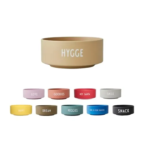 Design Letters Snack Schale Beige HYGGE - Elegante Porzellan Snackschale mit lasergravierten Buchstaben, vielseitig einsetzbar als Müslischale oder Salatschüssel – perfekt für jeden Anlass und spülmaschinengeeignet.