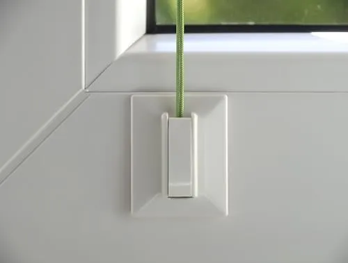 Aerolux Klebeplatten mit Klemmschuh universal für Plissees, verstrebt, weiß, 4er Pack inklusive Reinigungstuch, Montage von Plissees ohne Bohren am Fensterrahmen.