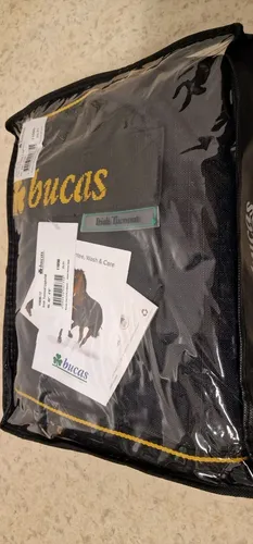 Bucas Irish Turnout Light 50g Classic 1200D - Pony - Schwarz/Gold, Größe: 95 - Reit- & Pferdebedarf: Leichte 50g Pferdedecke aus strapazierfähigem 1200D Material, ideal für den Übergang und optimalen Schutz vor Nässe und Wind.