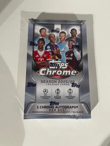 Topps Chrome UEFA Club Competition 2025/2026 Hobby Box - Limitierte Hobby Box mit 80 Sport Trading Cards, inkl. Autogramm und Authentifizierung von Topps. Ideal für Sammler und Fußballfans!