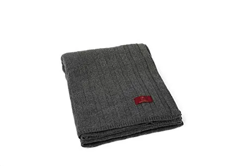 Ritter Decken Strickdecke Estoril 150 x 200 cm (anthrazit) - Entdecken Sie die hochwertige Strickdecke Estoril aus 100% mulesingfreier Wolle. Weich, warm und vielseitig einsetzbar – ideal als Kuscheldecke oder Tagesdecke. Pflegeleicht bei 30° C waschbar.