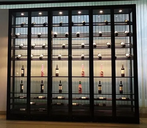 Weinschrank Vitrine mit Beleuchtung – Eleganter Weinkühlschrank - Eleganter Weinschrank mit integrierter Beleuchtung für stilvolle Präsentation. Ideal für den modernen Wohnraum, bietet Platz für Ihre Weinflaschen und ist freistehend.