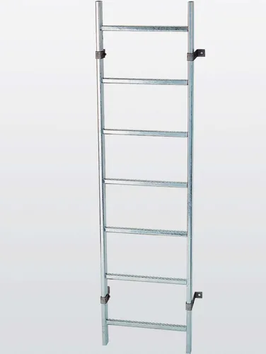 Schachtleiter gebeizt 5Sp, B innen 300 außen 340mm, L 1400mm - Leitern: Robuste Schachtleiter mit 5 Sprossen, ideal für den Einsatz in engen Räumen und bietet optimale Stabilität.