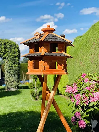 DARLUX Vogelvilla XL mit Ständer - Wetterfestes Futterhaus - Futterstation für Wildvögel in XL, handgefertigt und wetterfest mit Schornstein-Futterspender. Ideal für Garten und Balkon, Lieferung montiert.