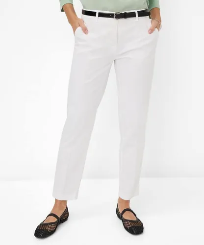 Brax 5-Pocket-Hose in Weiß - Moderne 5-Pocket-Hose aus hochwertigem Materialmix für optimalen Tragekomfort. Pflegeleicht und vielseitig kombinierbar, ideal für jeden Anlass.