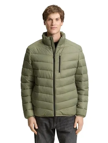 TOM TAILOR Denim Steppjacke mit Stehkragen in Baumgrün (M) - Modische Steppjacke für den Alltag, pflegeleicht und schmutzabweisend. Ideal für frische Tage dank wind- und wasserabweisendem Material. Mit 3 praktischen Taschen und elastischen Abschlüssen.