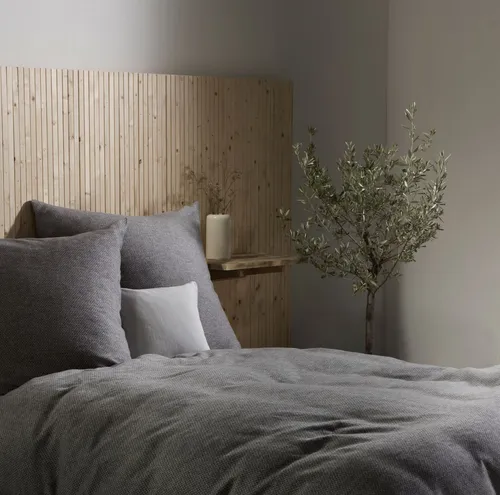 fleuresse Flanell Bettwäsche Set grau, 2-teilig - Bettwäsche aus 100% Baumwolle, weich und warm für erholsamen Schlaf. Mit Reißverschluss für einfaches Beziehen, ideal für kalte Nächte.