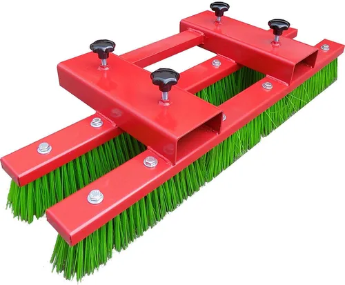 Kehrbesen für Stapler 140 cm - Robustes Anbaugerät in Rot - Sonstige Werkzeuge - Der 140 cm breite Kehrbesen für Stapler bietet langlebige Borsten und Sicherheit durch Abrutschsicherung. Ideal für saubere Lagerflächen und vielseitig einsetzbar, auch im Winter als Schneeräumschild.