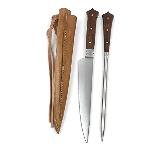 Mittelalter-Besteck Set Typ 3 mit Doppellederscheide - Hochwertiges Mittelalter-Besteck Set Typ 3 aus Edelstahl mit rustikalem Holzgriff. Inklusive Doppellederscheide für stilvolle Aufbewahrung und einfachen Transport. Ideal für historische Events oder als dekoratives Element.