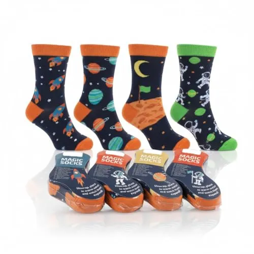 KAMACA Magische Socken Zaubersocken mit Überraschungseffekt hautfreundliche Baumwollsocken Kinder Größe 22–34 Mitgebsel Geburtstag Weihnachten (4er Set Kindersocken Space)