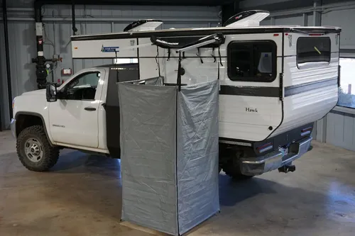 Prime Tech Duschzelt | Blickdicht & Höhenverstellbar für Camping - Campingzelt für ungestörtes Duschen oder Umkleiden, blickdichtes Ripstop-Polyester, schnell aufbaubar in 2 Minuten und höhenverstellbar für Vans und SUVs.