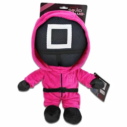 Play by Play Squid Game Kuscheltier – 28 cm Plüsch-Wärter mit Pinker Jacke - Stofftiere & Teddybären – Original Lizenzartikel mit detailreichen gestickten Symbolen, ideal für Fans der Netflix-Serie Squid Game.