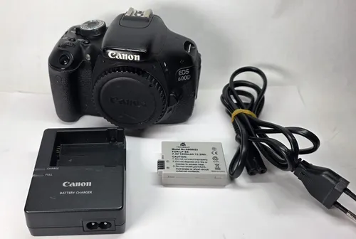 Digitalkamera Canon EOS 600D-FULL-HD-18.0MP -nur Body, mit ca. 32171 Auslösungen