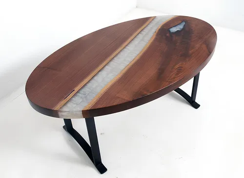 Moderner Konferenztisch aus Epoxidharz – Ovaler Besprechungstisch für 4 Personen - Eleganter Esstisch aus Holz mit einzigartigem Design, ideal für Esszimmer und Besprechungsräume. Maße: 120 x 70 x 75 cm, bietet Platz für bis zu 4 Personen.
