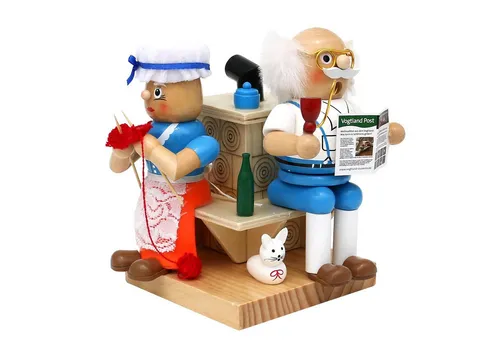 Dekohelden24 Holz Räucherfigur Oma und Opa am Kamin von Dekohelden24