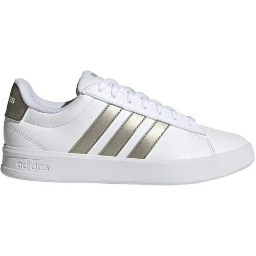 ADIDAS Damen Freizeitschuhe GRAND COURT 3.0 - Klassische Freizeitschuhe mit moderner Cloudfoam Dämpfung für hohen Komfort. Ideal für Alltag und Freizeit, bieten sie strapazierfähige Gummisohlen für besten Grip und Stil.