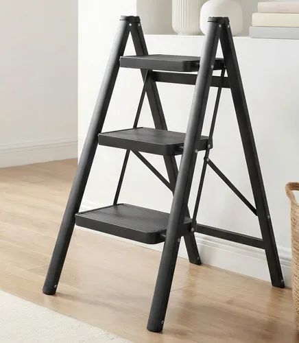 SONGMICS Trittleiter, Klappleiter 2/3 Stufen, bis 150 kg belastbar, Schwarz - Praktische Klappleiter mit 2/3 Stufen, ideal für Zuhause. Hohe Stabilität bis 150 kg, platzsparend und leicht zu verstauen. Perfekt für alltägliche Aufgaben in der Höhe!','category':'Leitern'}