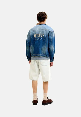 Jack & Jones Jeansshorts Alex kurze Jeanshose - Modische Jack & Jones Jeansshorts im 5-Pocket-Style mit lässiger Baggy Fit Passform. Ideal für den Alltag, bieten sie hohen Tragekomfort und einen modernen Used-Look durch den stonewashed Effekt.