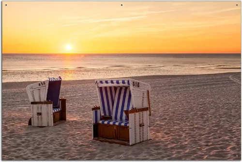 Wallario Outdoor-Poster Strandkörbe im Sonnenuntergang, 61 x 91,5 cm - Wetterfestes Poster für Garten oder Balkon - mit UV-beständigen Farben auf robustem Material. Inklusive rostfreien Metallösen für eine einfache Montage. Ideal zur Verschönerung von Sichtschutz und Zäunen.