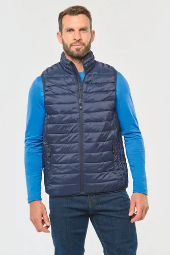 Kariban Herren Steppweste 3XL Dunkelgrau - Ultraleichte Herren Steppweste in Dunkelgrau, ideal für kühle Tage. Komprimierbar im Aufbewahrungsbeutel, mit zwei praktischen Reißverschluss-Taschen für mehr Komfort.